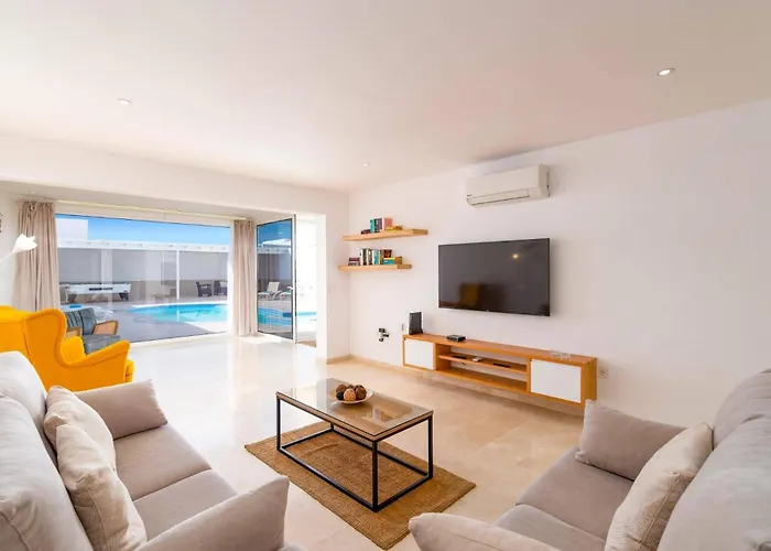 וילה Valeria By *